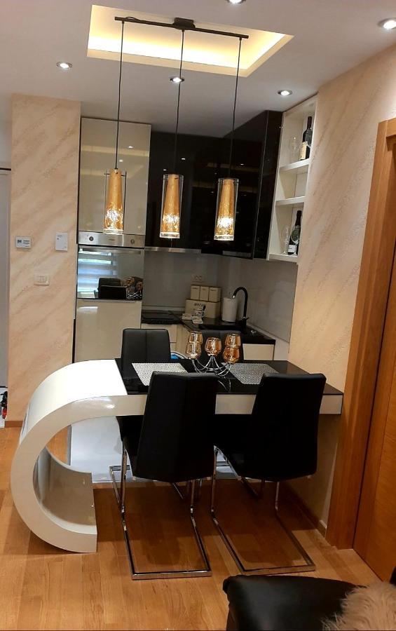 Lux Apartman S14 - Vila Pekovic Apartment